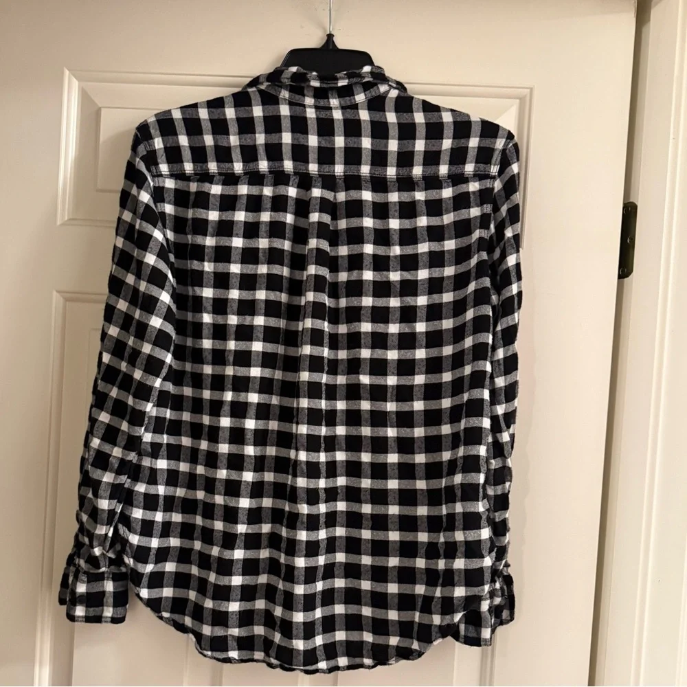 Label of Graded Goods Black & White Plaid Button-Up Shirt - Picture 2 of 3